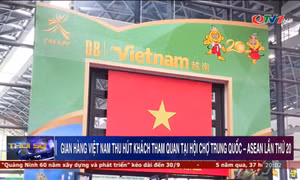 Gian hàng Việt Nam thu hút khách tham quan tại Hội chợ Trung Quốc – ASEAN lần thứ 20