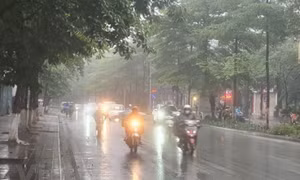 Đông Bắc Bộ nhiều mây, sáng có mưa rào rải rác và có nơi có dông
