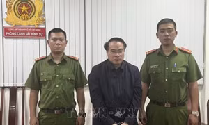 'Đại án' tại Cục Đăng kiểm Việt Nam: Nguyên Cục trưởng Đặng Việt Hà chi 100.000 USD 'chạy án' trước khi bị bắt