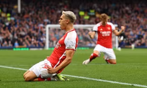 Arsenal trở lại top 4 Ngoại hạng Anh