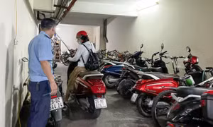 Người dùng xe điện hoang mang vì bị cấm sạc