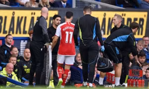 Cú sốc ập đến Arsenal trong trận thắng Everton