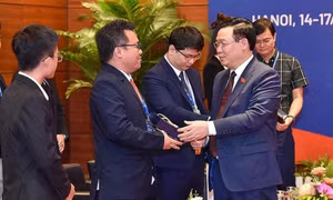'Tuổi trẻ Việt Nam hãy chinh phục những đỉnh cao hơn nữa'