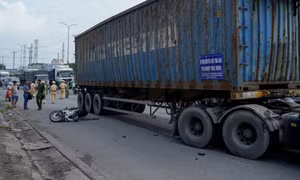 Va chạm với xe đầu kéo, công nhân nhà máy thép tử vong tại chỗ