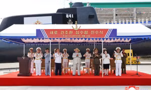 Triều Tiên hạ thủy tàu ngầm tấn công hạt nhân chiến thuật