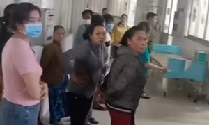 Đình chỉ ê kíp bác sĩ bị tố tắc trách khiến bé 2 tuổi tử vong
