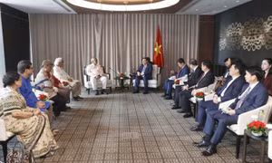 Chủ tịch Quốc hội tiếp lãnh đạo các chính đảng tại Bangladesh