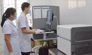 Xét nghiệm đột biến gene EGFR cho người bệnh ung thư phổi không tế bào nhỏ giai đoạn di căn tiến xa