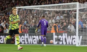 Nicolas Pepe bị tống khứ là tin mừng cho Odegaard