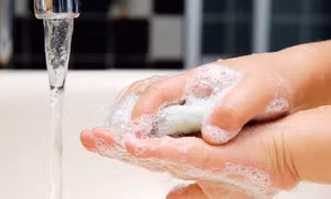 Trẻ bị tiêu chảy, cha mẹ cần lưu ý 5 điều sau