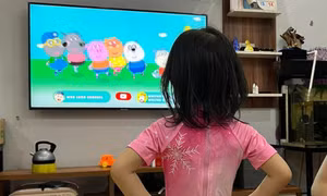 Sau những vụ bắt cóc trẻ em, phụ huynh thắt chặt bảo vệ con cái