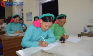 Giữ vững thành quả phổ cập giáo dục xóa mù chữ
