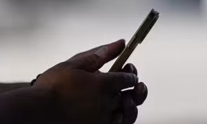 Pháp yêu cầu Apple dừng bán iPhone 12 do phát xạ cao