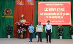 Truy tặng Huân chương dũng cảm cho người tử vong khi lao vào đám cháy cứu người