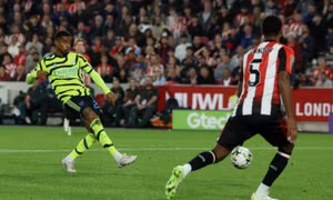 'Kép phụ' giúp Arsenal đi tiếp ở Cup Liên đoàn