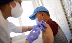 Israel khởi động tiêm vaccine phòng các biến thể phụ mới của Omicron