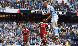 Man City thắng trong thế thiếu người