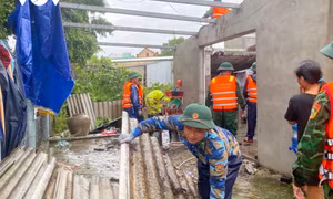 Áp thấp nhiệt đới gây mưa to, dông lốc, làm 1 người thiệt mạng ở miền Trung