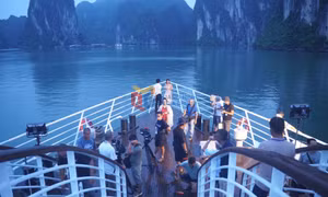 Hạ Long lung linh trong phim "Bình minh đang lên" 
