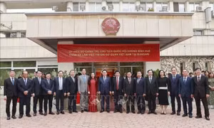 Chủ tịch Quốc hội Vương Đình Huệ gặp mặt một số Đại sứ Việt Nam tại các nước châu Âu