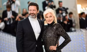 Tài tử "Người Sói" Hugh Jackman ly hôn vợ sau 27 năm gắn bó