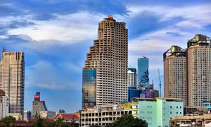 Bên trong toà 'nhà ma' 47 tầng bỏ hoang nổi tiếng ở Thái Lan