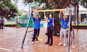 Hoạt động tình nguyện tại xã đảo Ngọc Vừng