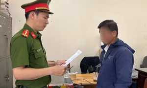 Công an Quảng Ngãi bắt nghi phạm tấn công người khác bằng rựa giữa tiệc tân gia
