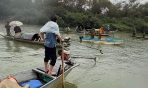 Lật thuyền trên sông Gianh, nhiều người mất tích