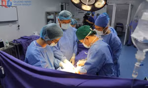 Sáng y đức, giỏi chuyên môn 
