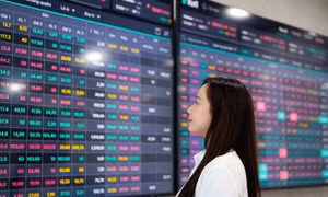 VN-Index tăng 36 điểm, nhà đầu tư nhận đầy ‘lì xì’ xanh tím ngay phiên đầu năm
