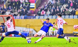 Hà Nội FC vươn lên thứ tư