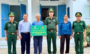 Người Chính trị viên tận tâm với nhiệm vụ