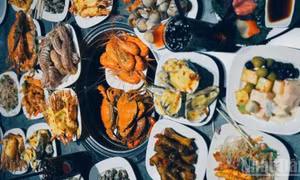 Điều trị kịp thời cho các bệnh nhân bị ngộ độc thực phẩm sau khi ăn hải sản ở Cà Mau
