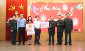 Lãnh đạo Quân khu 3 kiểm tra công tác SSCĐ, tặng quà Tết tại Quảng Ninh