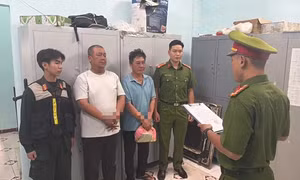 Bắt khẩn cấp 4 người đánh nhau giữa đường ở khu vực sân bay Tân Sơn Nhất