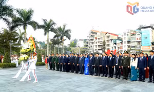 Đoàn đại biểu tỉnh dâng hương tưởng niệm các anh hùng liệt sĩ nhân kỷ niệm 96 năm Ngày thành lập Đảng