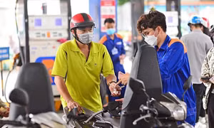 Đồng loạt giảm giá xăng, tăng giá dầu từ 15h chiều 20/2