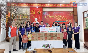 Hơn 200 bánh chưng và nhiều suất quà đến với người khó khăn dịp Tết