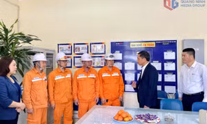 Phó Chủ tịch Thường trực UBND tỉnh thăm, động viên một số đơn vị làm nhiệm vụ trực Tết