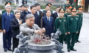 Tổng Bí thư Tô Lâm dâng hương tưởng niệm Tổng Bí thư Nguyễn Văn Cừ, Tổng Bí thư Nguyễn Văn Linh, các anh hùng, liệt sĩ