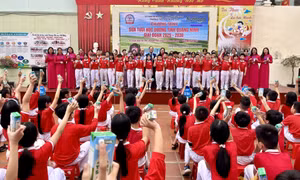Trường học đầu tiên tổ chức cho học sinh uống sữa theo Nghị quyết số 86 của HĐND tỉnh