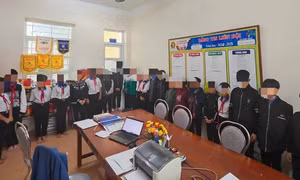 Công an mời 23 học sinh làm việc liên quan video nhảy múa với xe tải