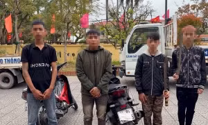 Triệu tập nhóm người mang hung khí, lạng lách quay clip đăng TikTok