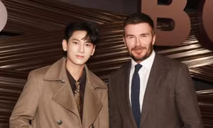Lý do bức ảnh anh trai say hi Isaac chụp cùng David Beckham gây sốt mạng