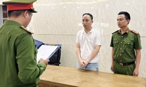 Giả mạo hợp tác với trường y, cấp chứng chỉ rởm cho học viên, giám đốc bị bắt