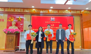 Xã Quảng Hà: Kết nạp đảng viên nhân kỷ niệm 96 năm Ngày thành lập Đảng