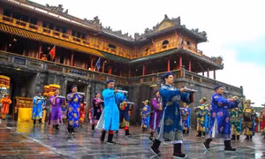 Lịch triều Nguyễn và khi thơ ca dẫn dắt nhịp điệu thời gian