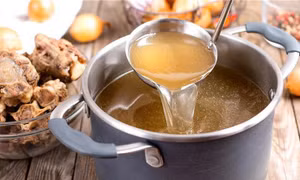 4 lợi ích tiềm năng của nước hầm xương