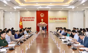 Chủ tịch UBND tỉnh Bùi Văn Khắng chủ trì phiên họp thường kỳ tháng 2